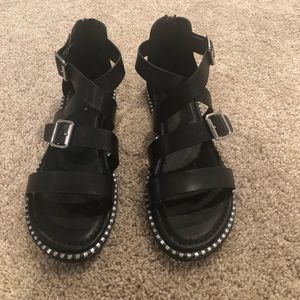 Crisscross buckle snap sandals